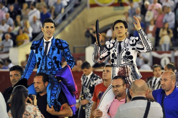 Talavante y Roca Rey celebran a lo grande los cien años de La Chata