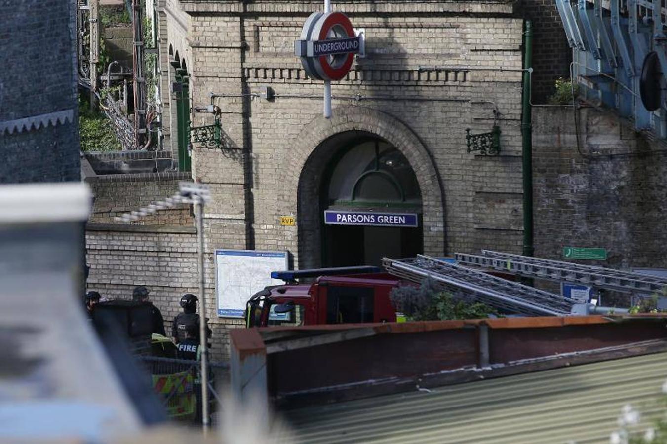 Desalojo del metro de Londres tras la explosión