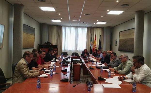 Arranca la mesa que preparará la manifestación por un tren digno