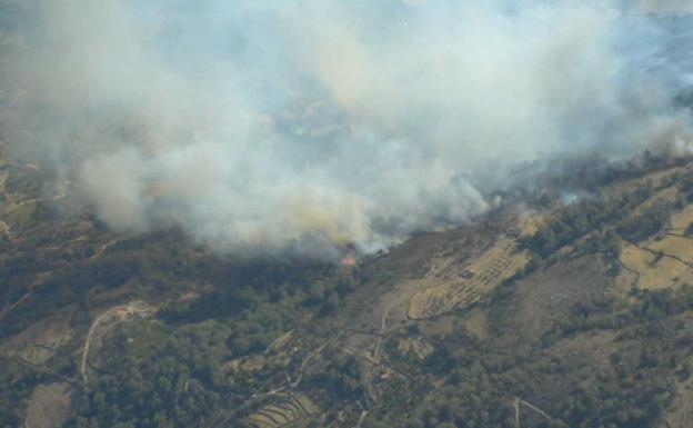Un incendio forestal en Cabezabellosa, declarado de nivel uno por el humo