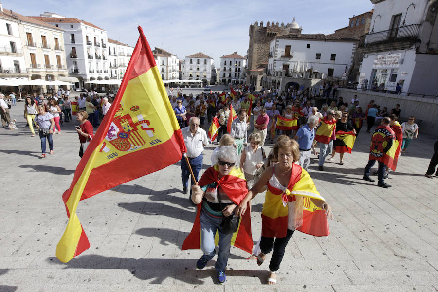 Manifestación contra el referéndum en Cáceres