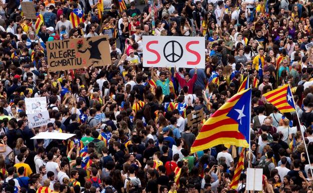 Miles de manifestantes toman el centro de Barcelona con motivo de la huelga