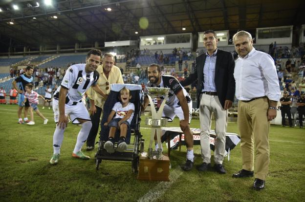 El pequeño Adán, el alma del trofeo