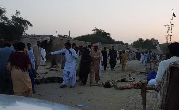 Al menos 18 muertos y 25 heridos en un atentado en un templo sufí en Pakistán
