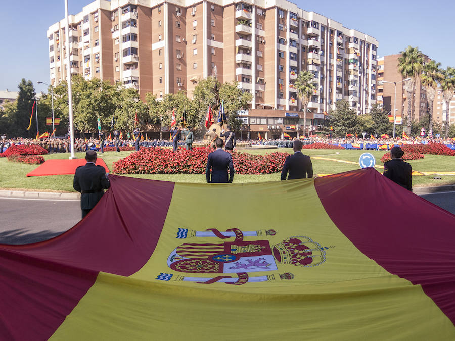 Badajoz rinde homenaje a la bandera