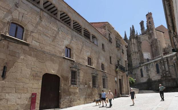 Los empresarios de Plasencia reclaman que se permita la llegada de la Universidad Católica de Ávila