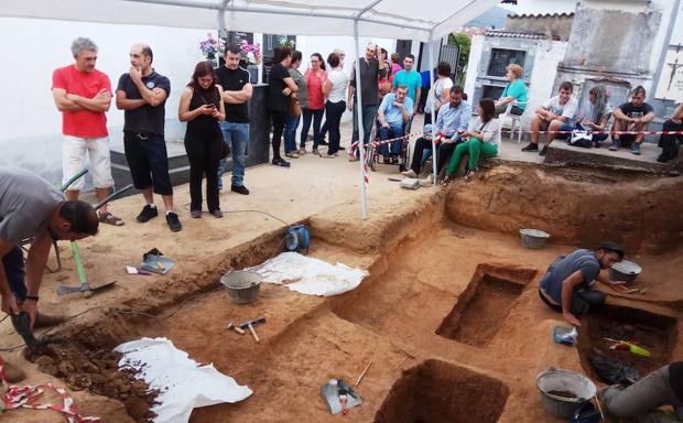 Buscan en el cementerio de Cabezuela a una víctima del franquismo desaparecida