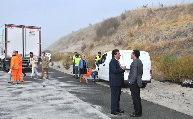 Vara se desplaza al lugar del siniestro y muestra su pesar por el accidente