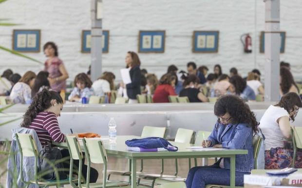 Extremadura precisa 2.800 docentes para reducir la alta interinidad, calcula CSIF