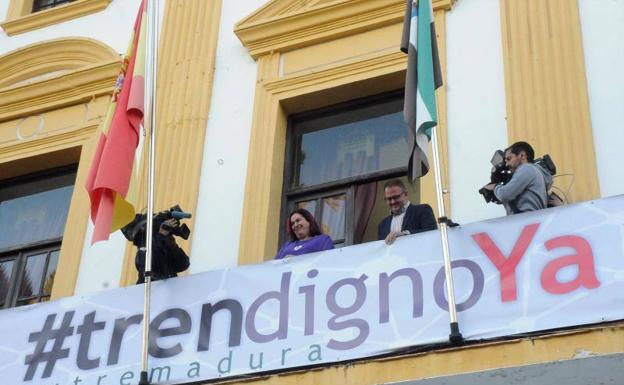 Mérida ofrece un mínimo de 7 autobuses para acudir a la manifestación por un '#trendignoYa'