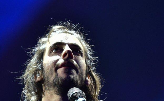 Salvador Sobral permanece conectado a un corazón artificial