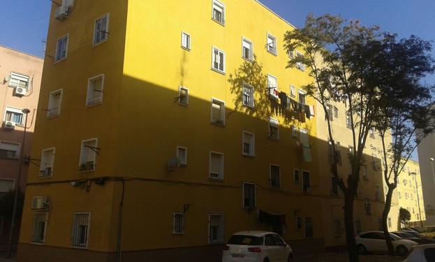 Un niño de 22 meses está muy grave al caer desde un tercer piso en Badajoz