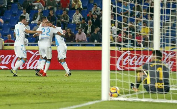 El Deportivo remonta un gol tempranero y alarga la crisis de Las Palmas
