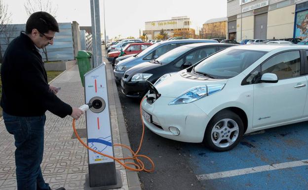 La provincia de Badajoz tendrá un punto de carga eléctrica de coches cada 35 kilómetros