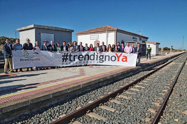 La Federación suspenderá los partidos de fútbol el día 18 para reivindicar un tren digno