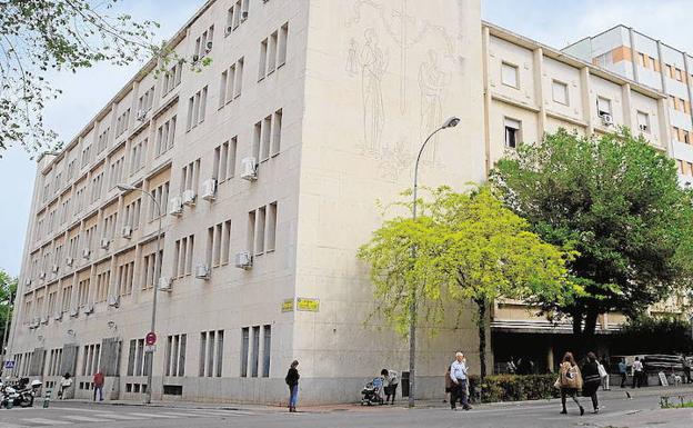 La Audiencia de Badajoz ordena reabrir el caso de las injurias al Ayuntamiento en redes sociales