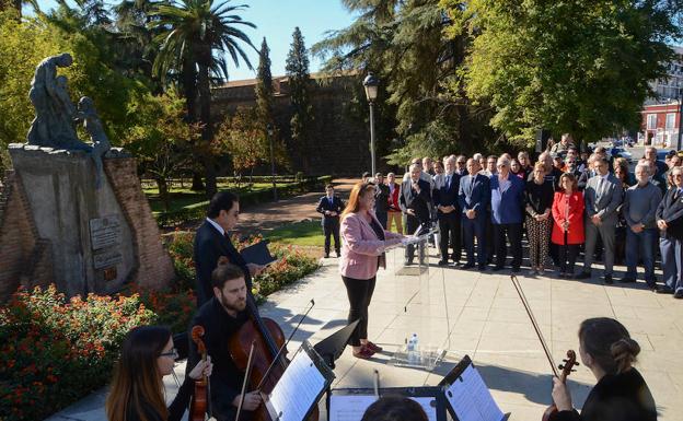Badajoz homenajea a las 25 víctimas de la riada