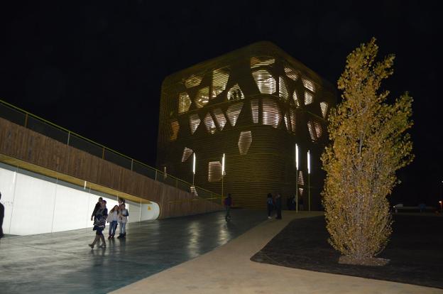 El Palacio de Congresos de Villanueva se abre a las tres comarcas limítrofes