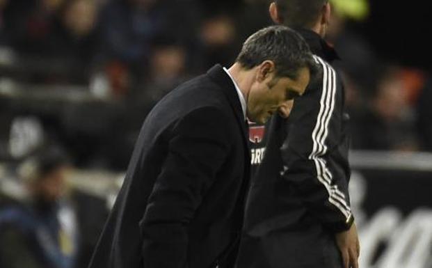 Valverde: «No se trata de rearbitrar los partidos, pero situaciones de esas...»