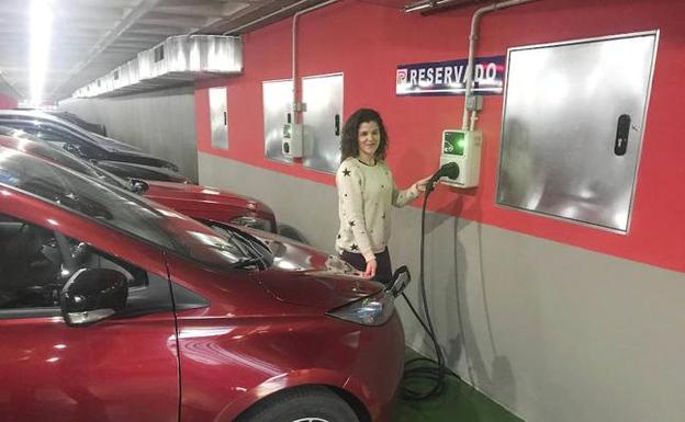 La falta de puntos de recarga frena el avance del coche eléctrico en Cáceres