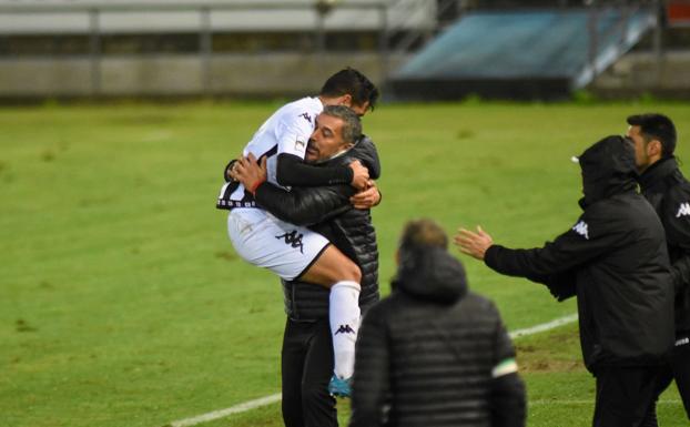 El Badajoz se abraza a la liga