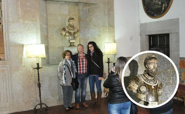 El busto de Carlos V, del Palacio de Mirabel, sale a subasta por 400.000 euros