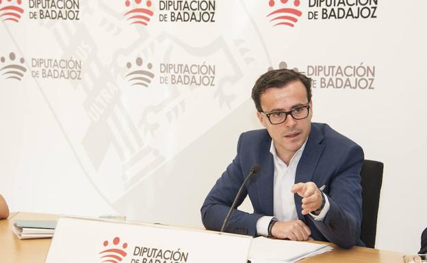La Diputación dice que no puede obligar a eliminar vestigios pero sí suspender ayudas a quien no lo haga