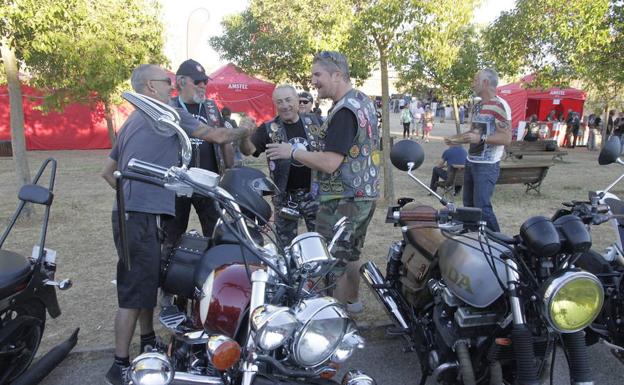 El club motero 'Buitres Leonaos' realizará una recogida solidaria de alimentos