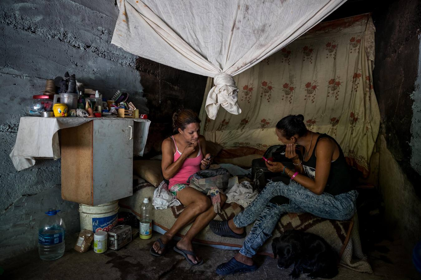 Los puentes de Caracas se convierten en el techo de nuevos y viejos pobres