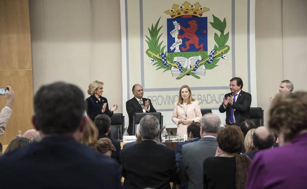 Ana Pastor recibe la Medalla de Oro del Colegio de Médicos de Badajoz