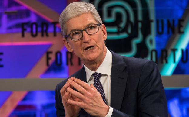 Apple obliga a Tim Cook a viajar en avión privado y casi duplica su sueldo
