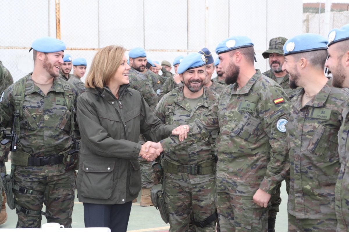 Cospedal visita a los militares extremeños de misión en Líbano