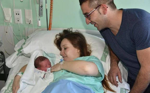 El primer bebé extremeño de 2018, y segundo de España, se llama Dylan