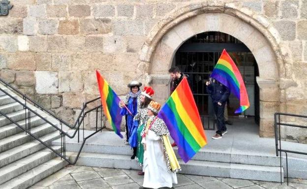 Tres Reinas Magas piden a Vara que desarrolle la Ley LGBTI
