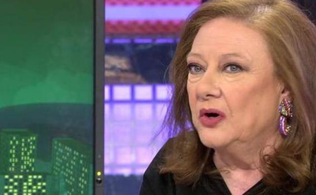 Una actriz de Aída relata su calvario: «Llevó mi mano a su paquete»