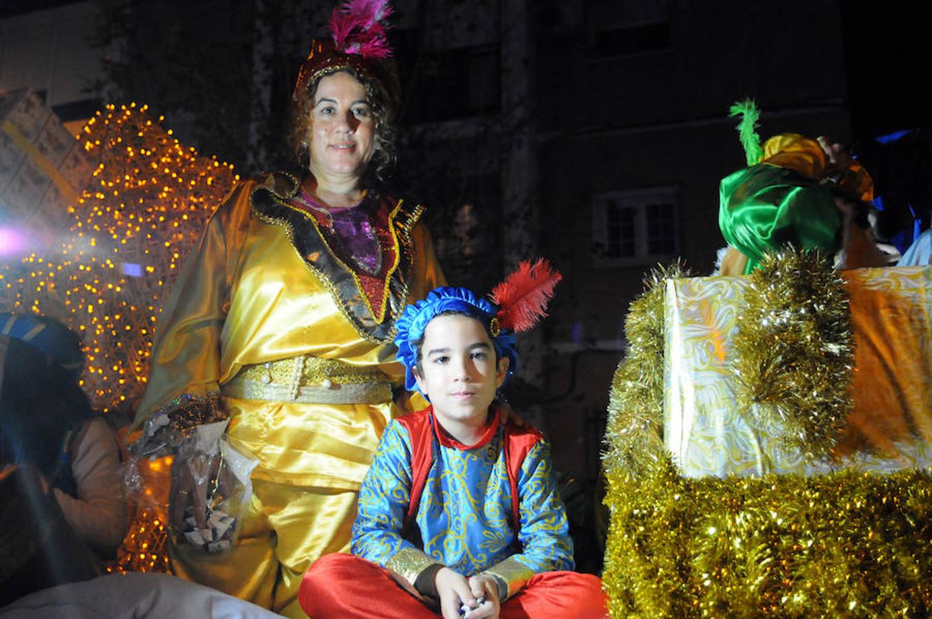 Los Reyes Magos llenan de color las calles de Mérida