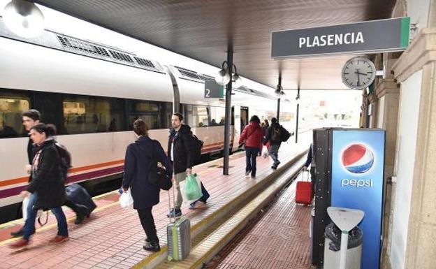 Pizarro, sobre el Talgo: «El recorrido será el mismo que puso y quitó Zapatero»