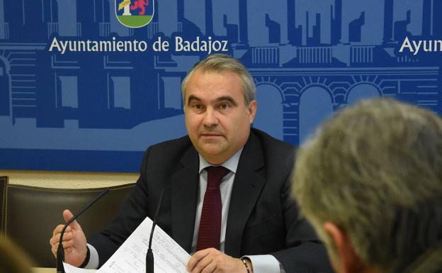 El Consistorio pide que se paralicen las exigencias sobre memoria histórica