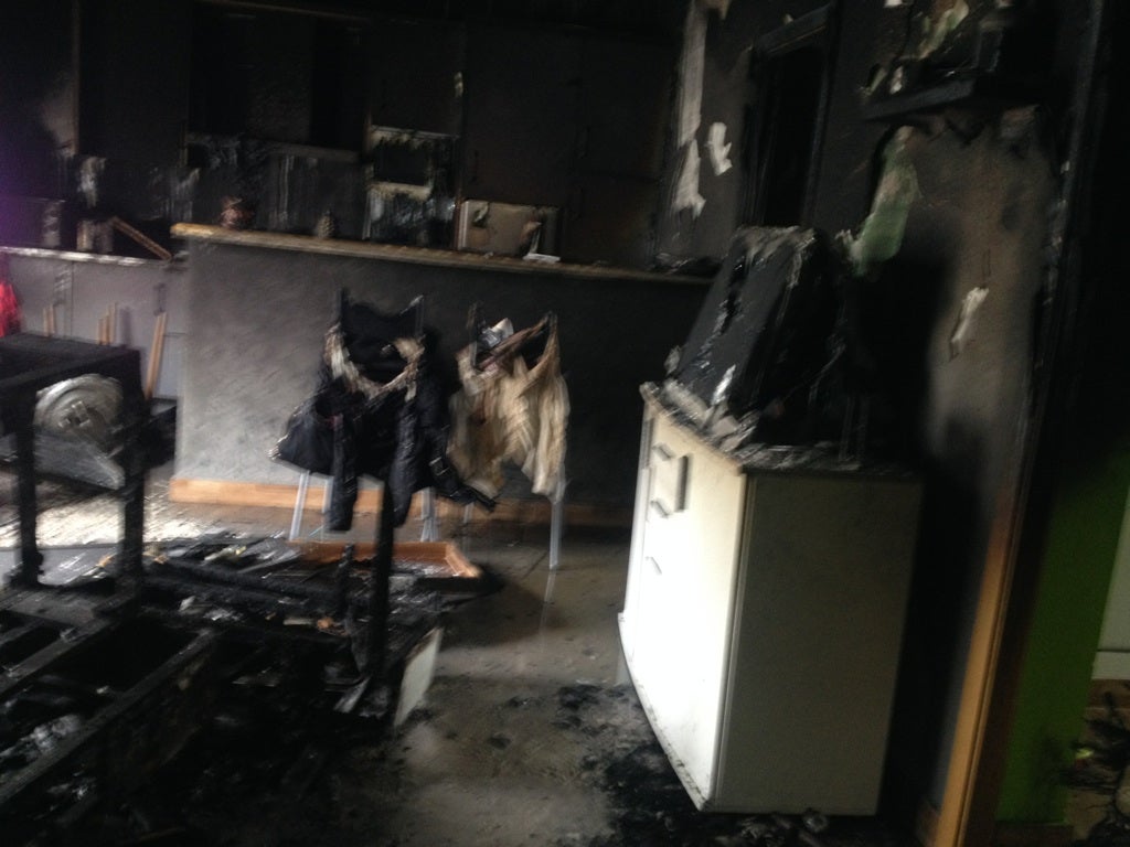 Arde una vivienda de la calle Albarregas en Mérida