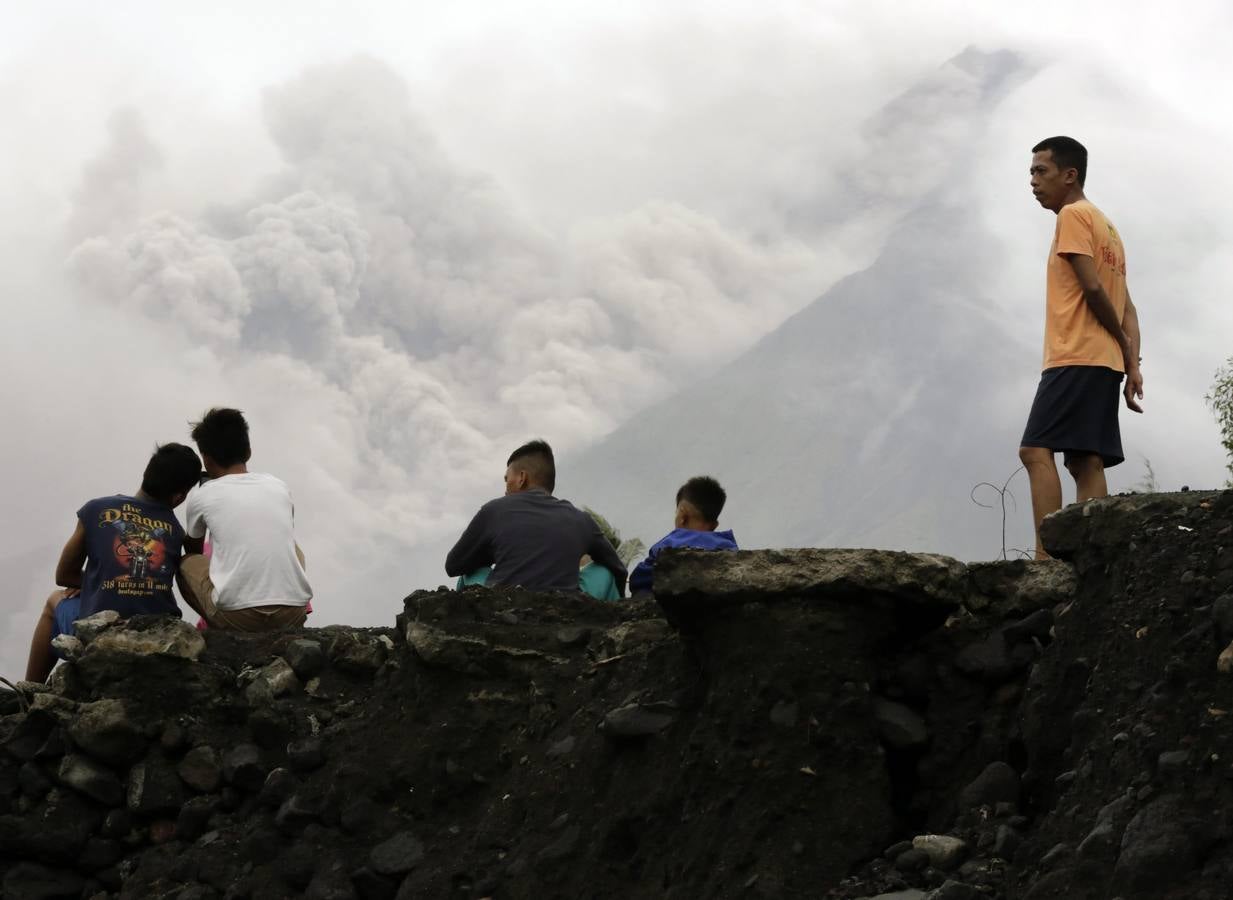 Alerta por erupción del volcán Mayon