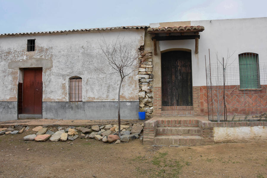 Reconstruye Los Rubios, la aldea extremeña donde se crio su madre