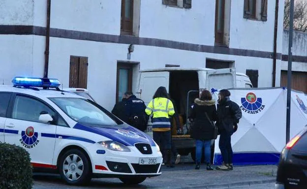 Fallecen intoxicados dos hombres tras quedarse dormidos dentro de una furgoneta en Vizcaya