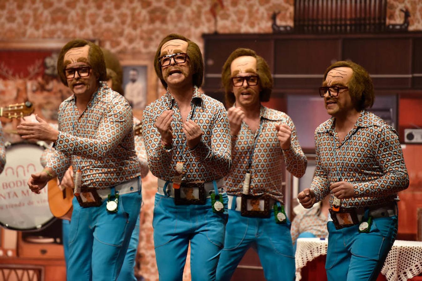 La primera jornada de las semifinales del concurso de murgas de Badajoz, en imágenes