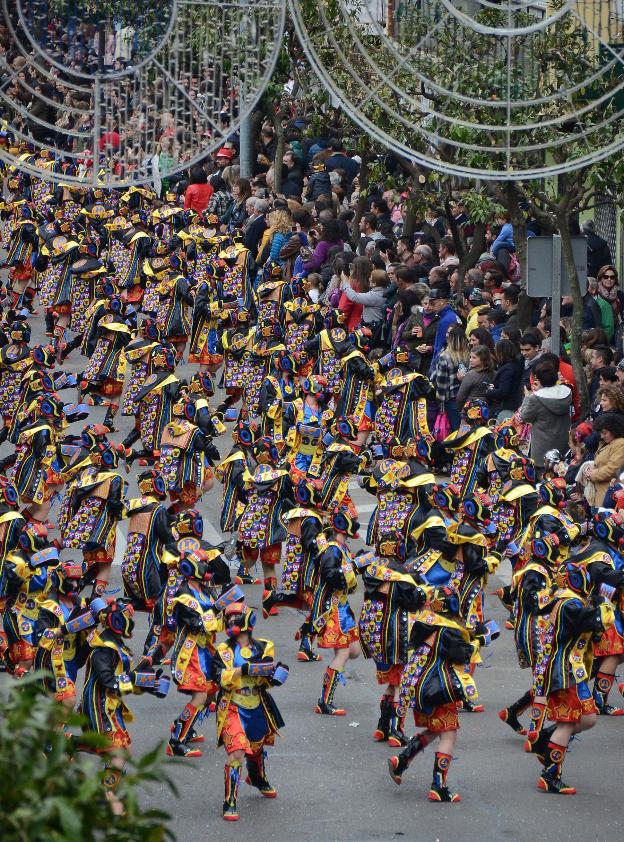 7.000 carnavaleros toman las calles