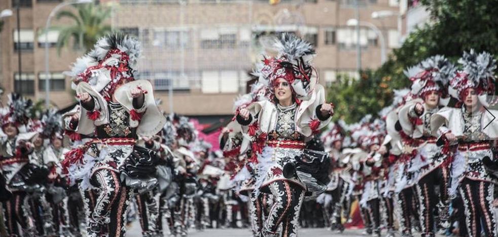 Desfile de comparsas del Carnaval de Badajoz (1)