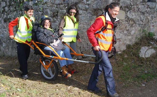 La feria ornitológica de Monfragüe tendrá rutas para personas invidentes