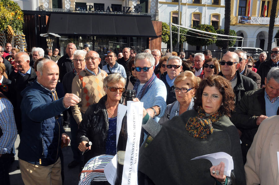 Protesta de jubilados por unas pensiones dignas en Mérida y Almendralejo