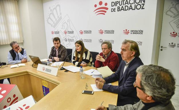 Solo Badajoz, Almendralejo y Guadiana del Caudillo se resisten a retirar sus vestigios