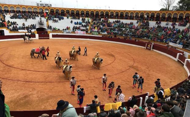 Así hemos narrado la primera corrida de toros de este sábado en Olivenza