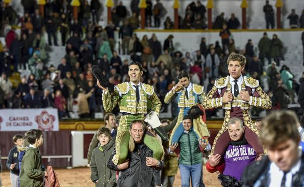 Triple puerta grande para los extremeños en Olivenza